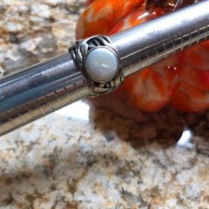 Beautiful retired Silpada/ pearl sterling ring!